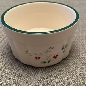 Pfaltzgraff WINTERBERRY Bowl Dip Dish In Excellent Condition